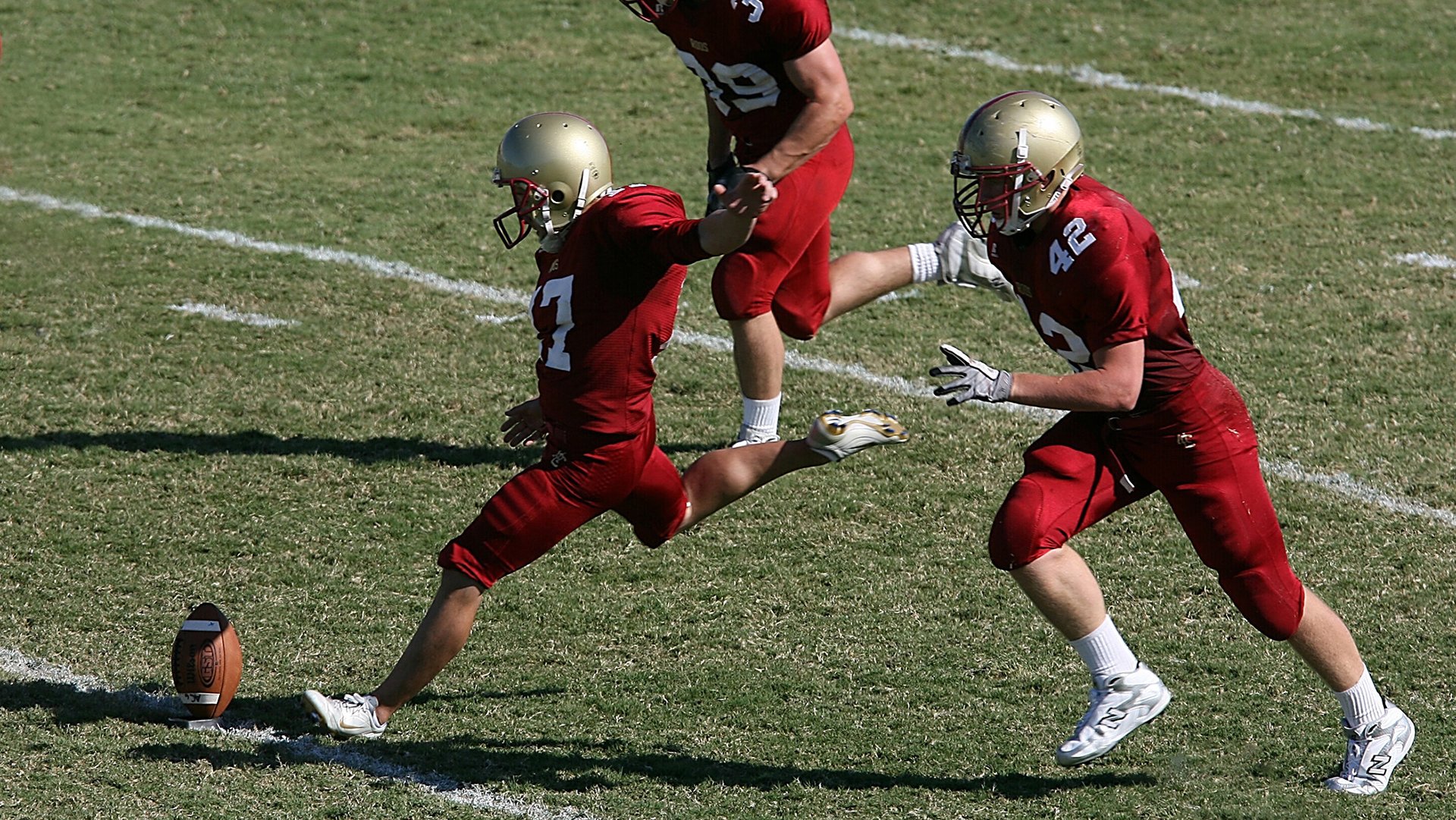 荷兰队在欧洲预赛中继续保持领先